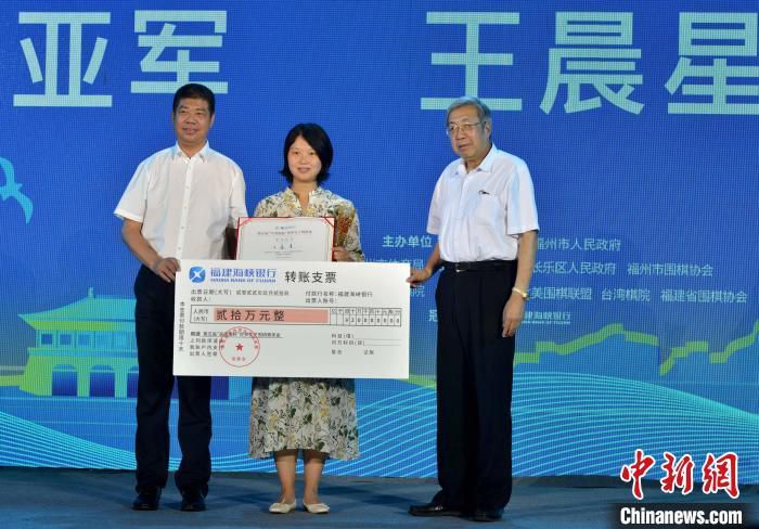 本场比赛桑切斯做出7次成功扑救，50次触球，传球成功率66%，21次长传9次成功，评分8.0分。